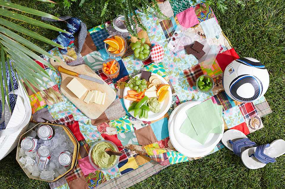 How to Pack the Perfect Picnic with Healthy and Fun Kid-Friendly Foods
